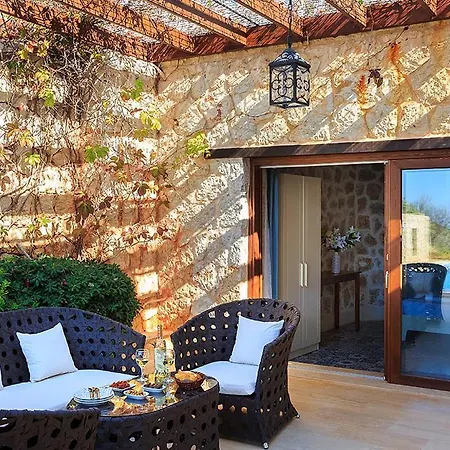 فيلة Sleeps 6 Pool Air Con Wifi كالكان