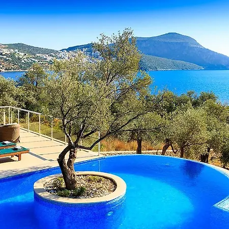 Sleeps 6 Pool Air Con Wifi فيلة