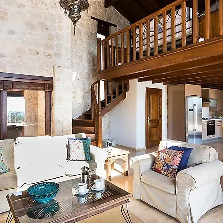 فيلة Sleeps 6 Pool Air Con Wifi كالكان